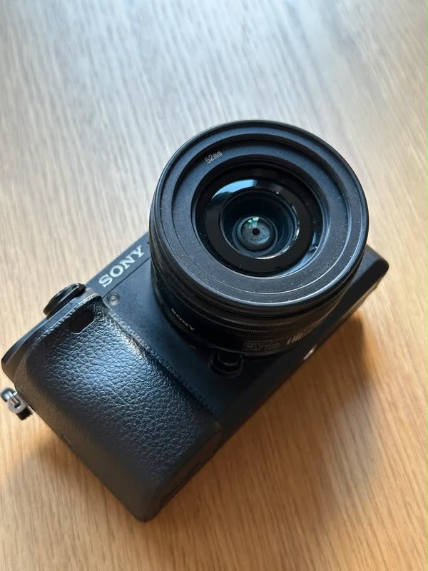 Sony Alpha a6300 + original lens + charger + extra battery