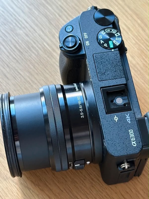 Sony Alpha a6300 + original lens + charger + extra battery