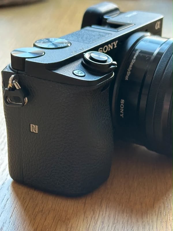 Sony Alpha a6300 + original lens + charger + extra battery