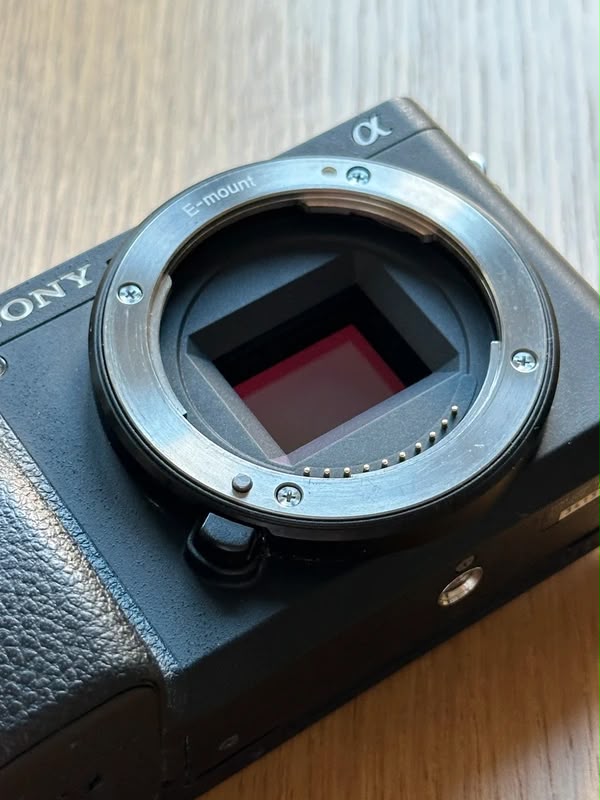 Sony Alpha a6300 + original lens + charger + extra battery